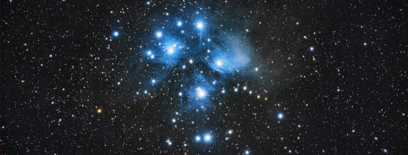 a hi-res photo of the Pleiades star cluster